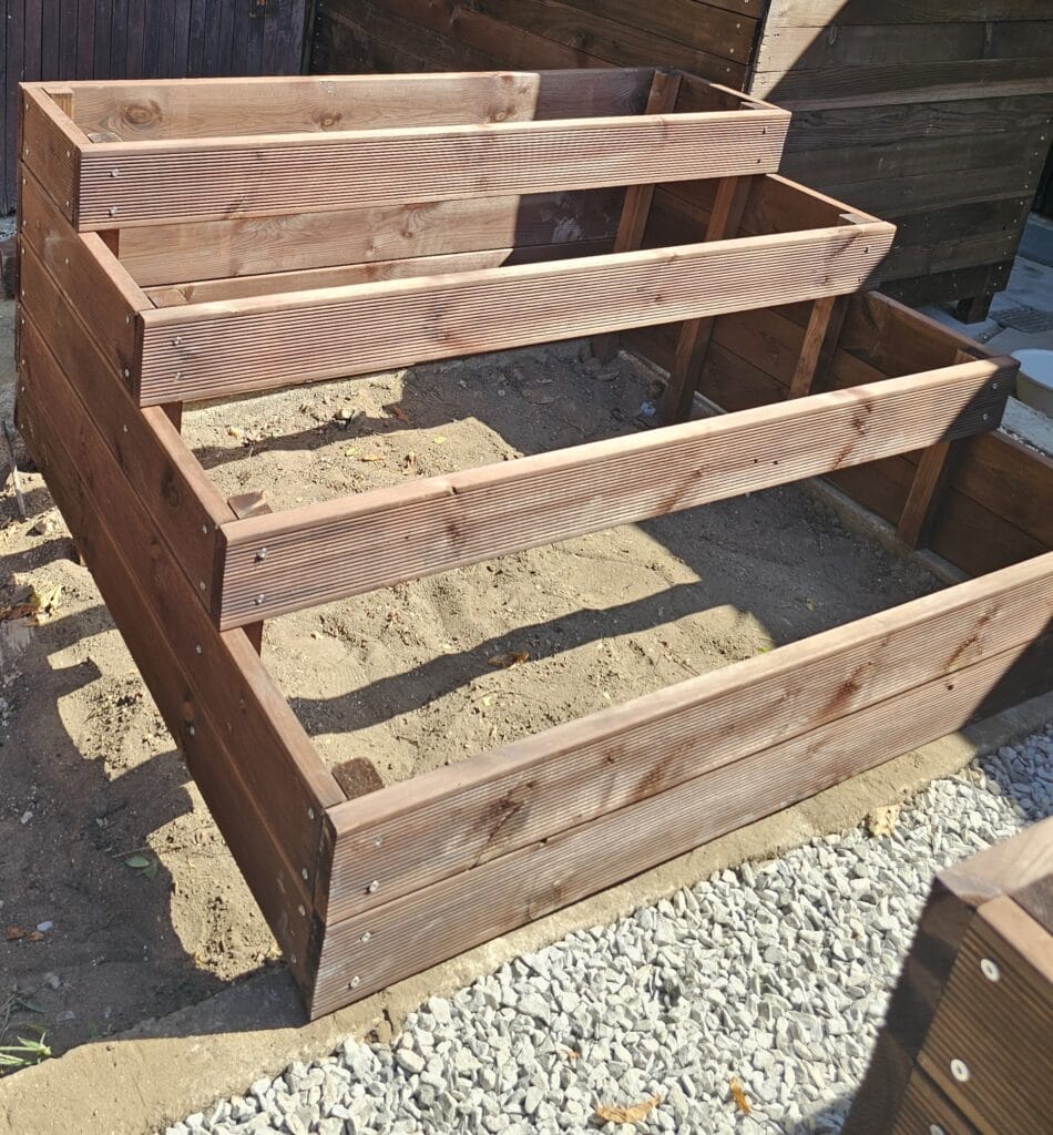 Vyvýšený záhon, severská borovice, tlaková impregnace hnědá